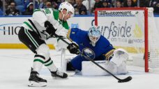 NHL Roundup: Rantanen racks up four points, Stars shutout Sabres