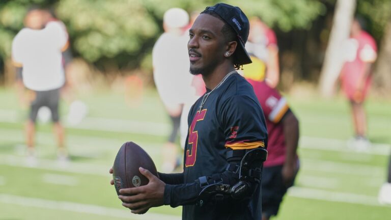 Washington Commanders quarterback Jayden Daniels (5) takes part in NFL football practice in London, Wednesday, Sept. 30, 2026, (AP Photo/Alastair Grant)