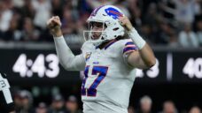 Josh Allen ties Jim Kelly’s Bills TD pass record as Buffalo holds off Raiders