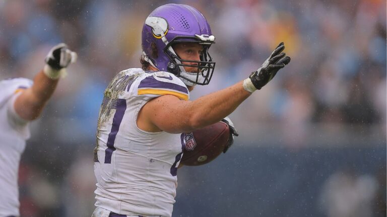 Minnesota Vikings tight end T.J. Hockenson (87) points after a first down during an NFL football game against the Chicago Bears in Chicago, Sunday, Sept. 20, 2026. (AP Photo/Melissa Tamez)