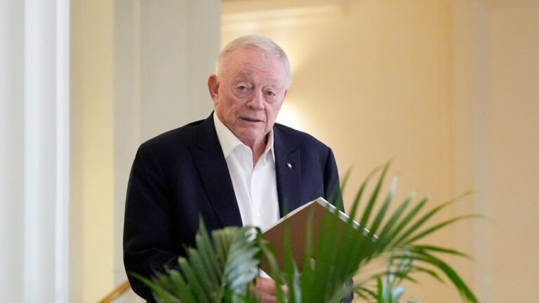 Dallas Cowboys' Jerry Jones departs the NFL owners' meetings Wednesday, Oct. 21, 2026, in New York. (Yuki Iwamura/Photo)