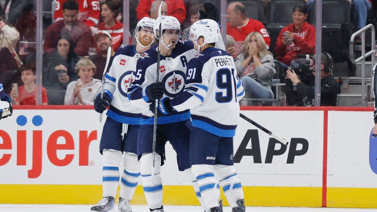 Kyle Connor scores a pair of power-play goals as Jets squeak past Red Wings