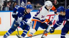 Maple Leafs drop third straight in loss to Islanders