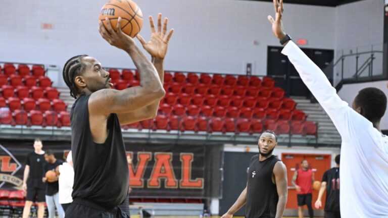 Toronto Raptors Kawhi Leonard during basketball training camp action in Quebec City, Tuesday, Sept. 29, 2026 (Jacques Boissinot/CP)