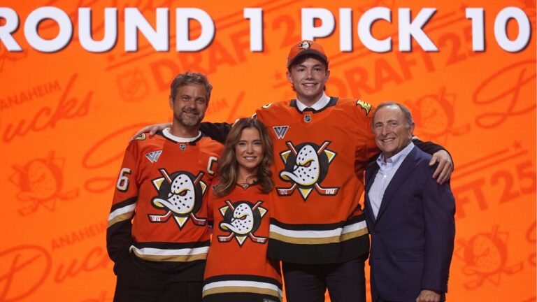 Roger McQueen, second from right, poses for photos with NHL commissioner Gary Bettman, right, Joshua Jackson, left, and Marguerite Moreau, second from left, after being drafted by the Anaheim Ducks during the NHL hockey draft Friday, June 27, 2025, in Los Angeles. (Damian Dovarganes/AP Photo)