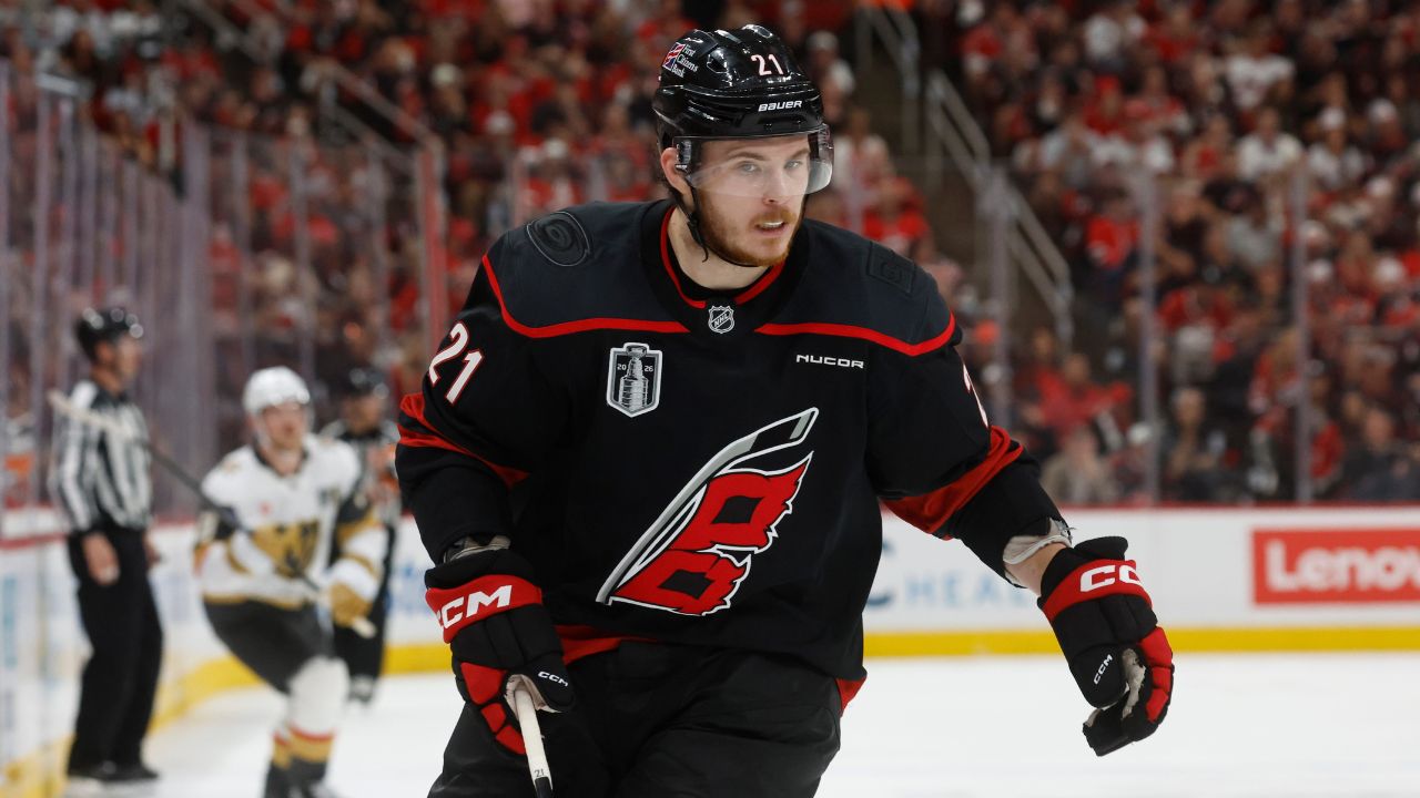 Carolina Hurricanes Sign Alexander Nikishin to One-Year Deal